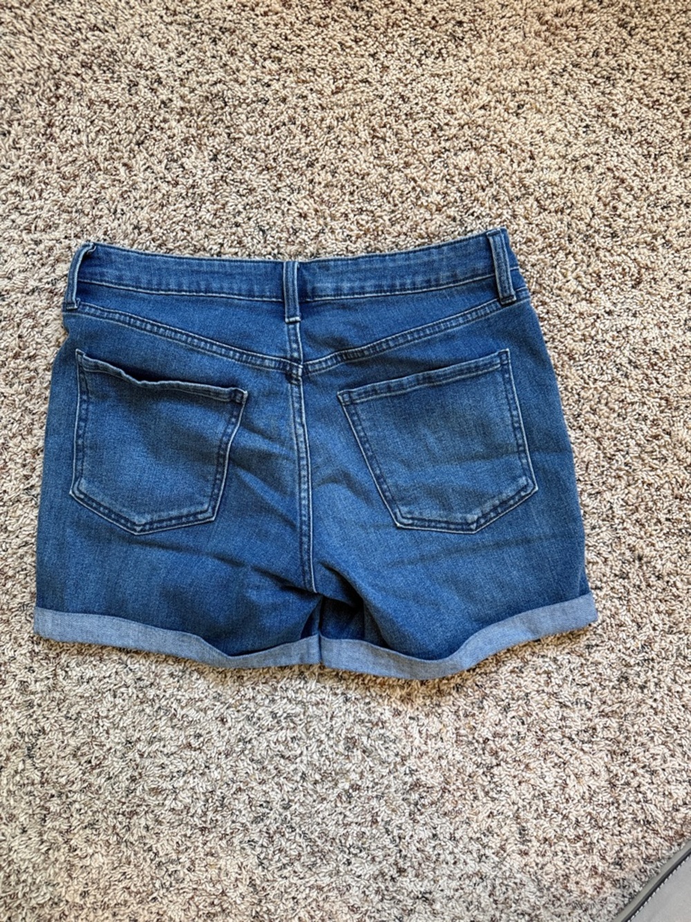 Old Navy Blue Rolled-Hem Women's Denim Shorts - Picture 2 of 2